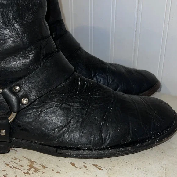 Vintage Frye distressed black leather harness boots size 8.5d
